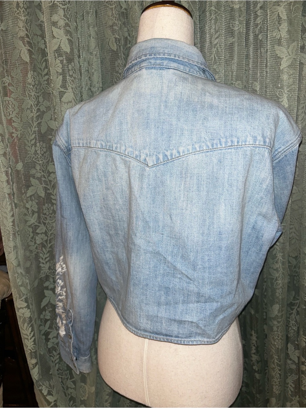 All Saints Cropped Denim Jacket with White Floral Embroidery Women Medium - Picture 4 of 7